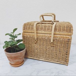 Vtg Wicker Picnic Basket